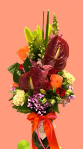 COUNTRY VOGUE GARDEN GLASS VASE TALL AND FULL OF FLOWERS