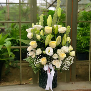 HONEY LOVE INCLUDES BEAUTIFUL CERAMIC OR GLASSVASE