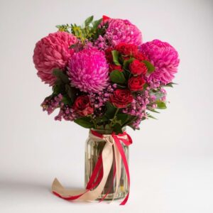 BIG MUMMAS AND ROSES IN VASE